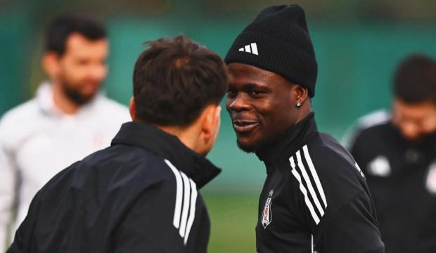 Beşiktaş'ta Junior Olaitan ilk idmanına &ccedil;ıktı