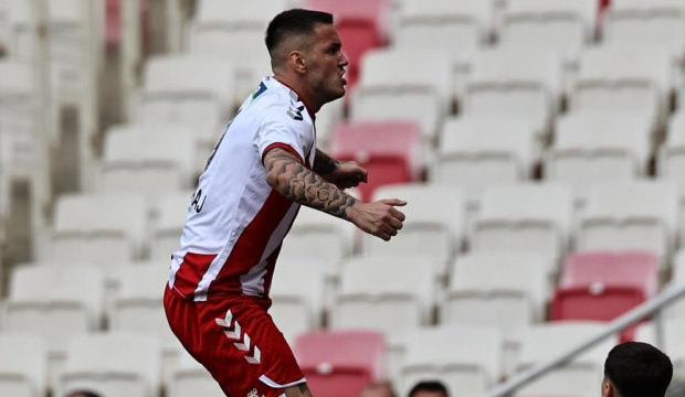 Bir imza her şeyi değiştirdi! 1. Lig'in en değerli futbolcusu oldu