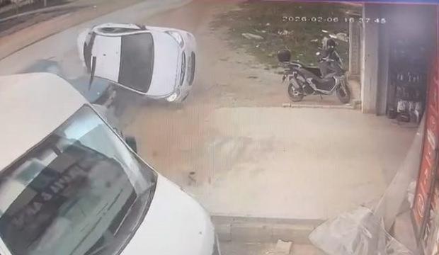 Bursa&rsquo;da feci kaza! &Ccedil;ocuk s&uuml;r&uuml;c&uuml; 3 araca &ccedil;arpıp takla attı: 8 yaralı