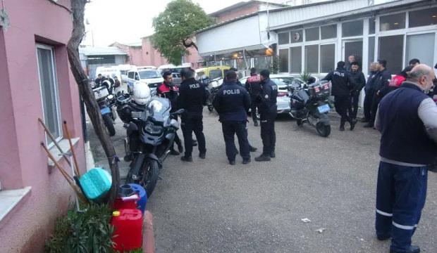 Dedikoduları duydu, eski iş yerini bastı. 2'si ağır 4 yaralı