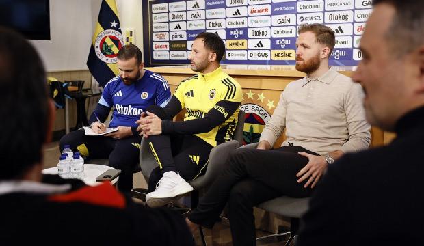 D&uuml;nyaca &uuml;nl&uuml; forvet Fenerbah&ccedil;e'ye doğru: Bu akşam netleşecek