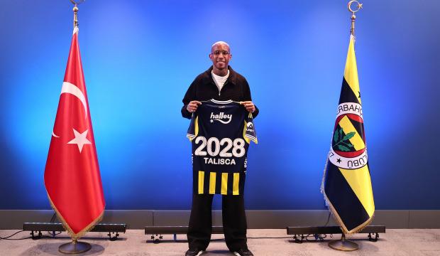 Fenerbah&ccedil;e'nin yıldızı takımda kaldı: 2 yıllık s&ouml;zleşme yapıldı