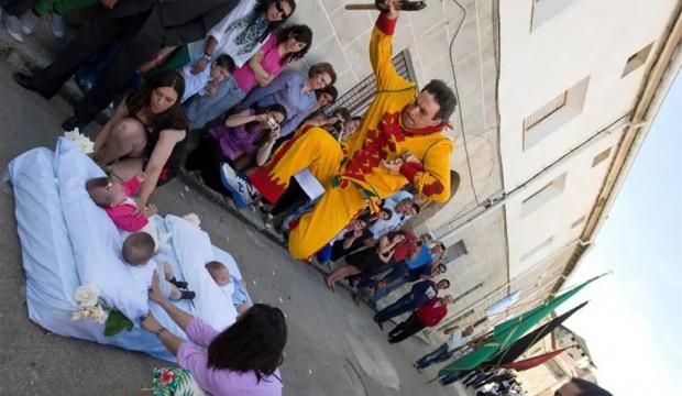 G&ouml;renin g&ouml;zlerine inanamadığı rit&uuml;eller! İşte en garip &uuml;lkeler...