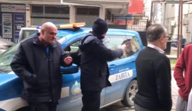 Kaldırıma park etti, uyaran zabıtaya saldırdı