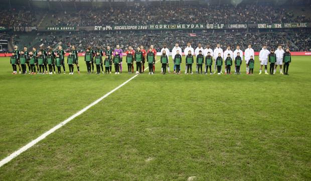 Kocaelispor, Beşiktaş ma&ccedil;ının ardından &uuml;z&uuml;c&uuml; haberi duyurdu! "Hayatını kaybetti"