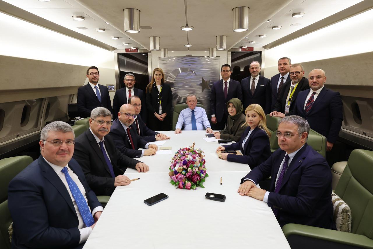 Cumhurbaşkanı Erdoğan ve gazetecilerin uçaktan görüntüsü