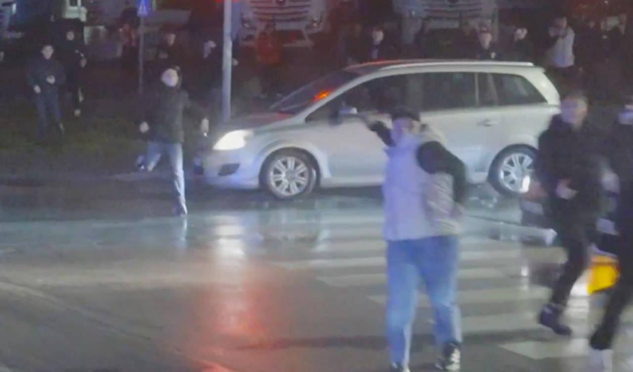 Trabzonspor takım otobüsüne saldırı anı.