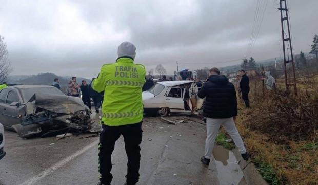 Ordu'da iki otomobil &ccedil;arpıştı: 2 yaralı