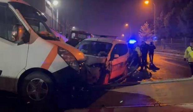 Polis aracının karıştığı kazada 2'si polis 3 kişi yaralandı