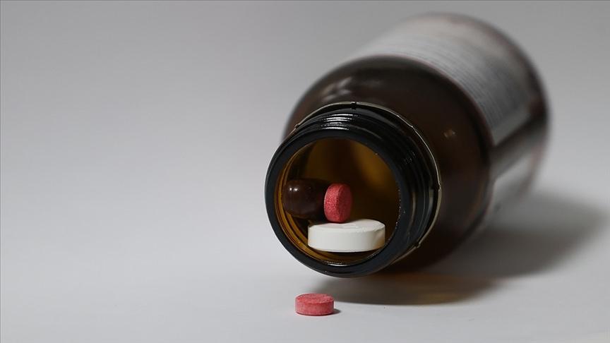 Doç. Dr. Gökosmanoğlu, menopoz dönemindeki hastaların mutlaka tedavi edilmesi gerektiğinin altını çizdi.