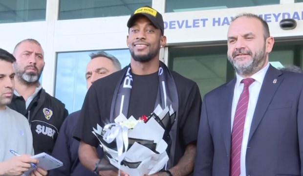 Son dakika... Beşiktaş tarihine ge&ccedil;en transfer Amir Murillo, İstanbul'a geldi