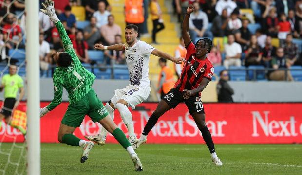S&uuml;per Lig ekibi takım kaptanı ile yollarını ayırdı