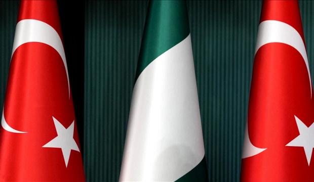 T&uuml;rkiye'den ter&ouml;r saldırısıyla sarsılan &uuml;lkeye taziye! 170 kişi &ouml;ld&uuml;, ordu harekete ge&ccedil;ti