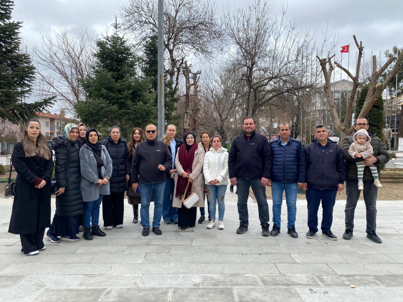 Tuvaletlerde kamera soruşturmasında görevden alınan okul müdürü için valiyi ziyaret ettiler.