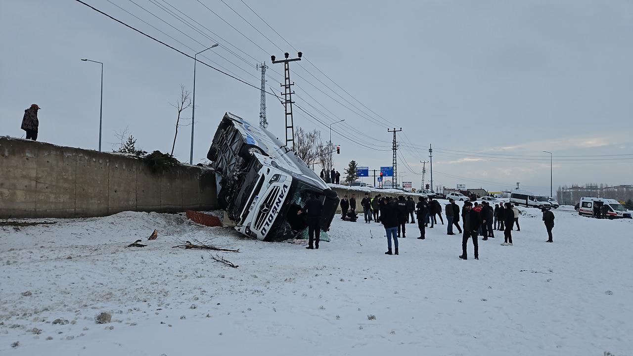 Kaza yerine çok sayıda ekip sevk edildi. 