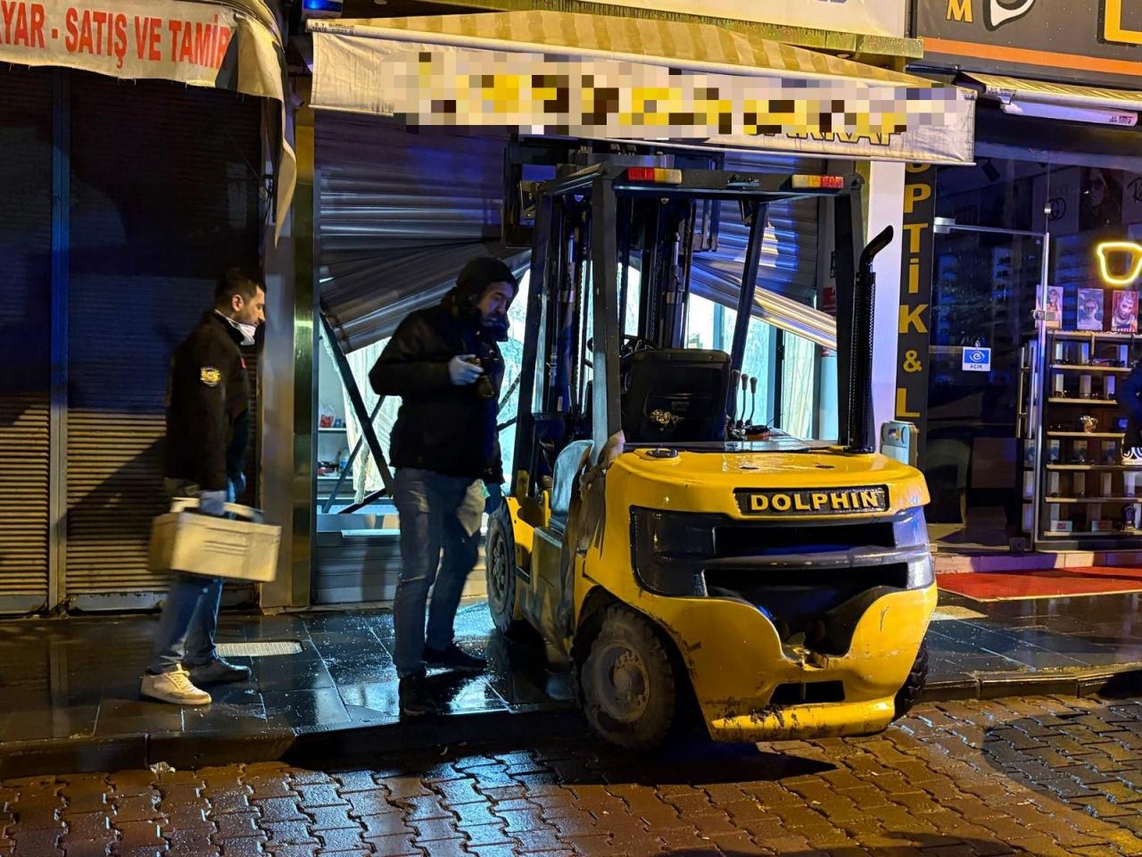 Olayda kullanılan forkliftin de çalıntı olduğu düşünülüyor.
