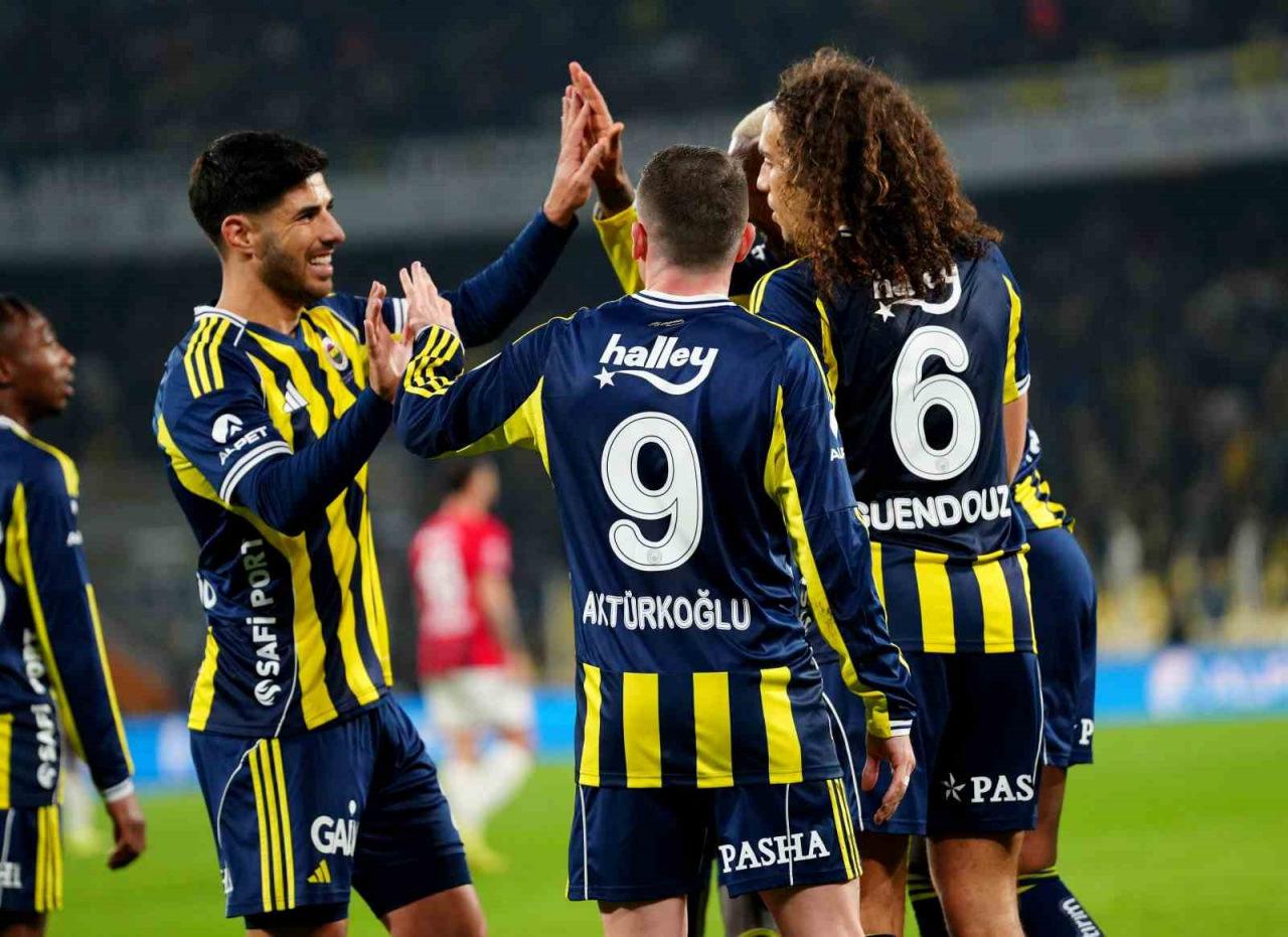 Fenerbahçe'de Kerem Aktürkoğlu ve Musaba ceza sınırında