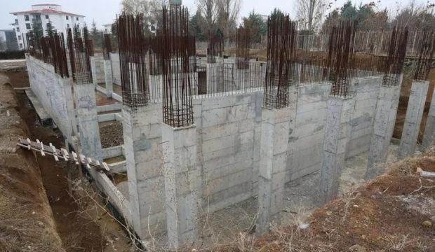 3 yılda camiyi 4 yılda okulu bitiremediler, vatandaş mağdur oldu! Bahane ise bakın ne oldu