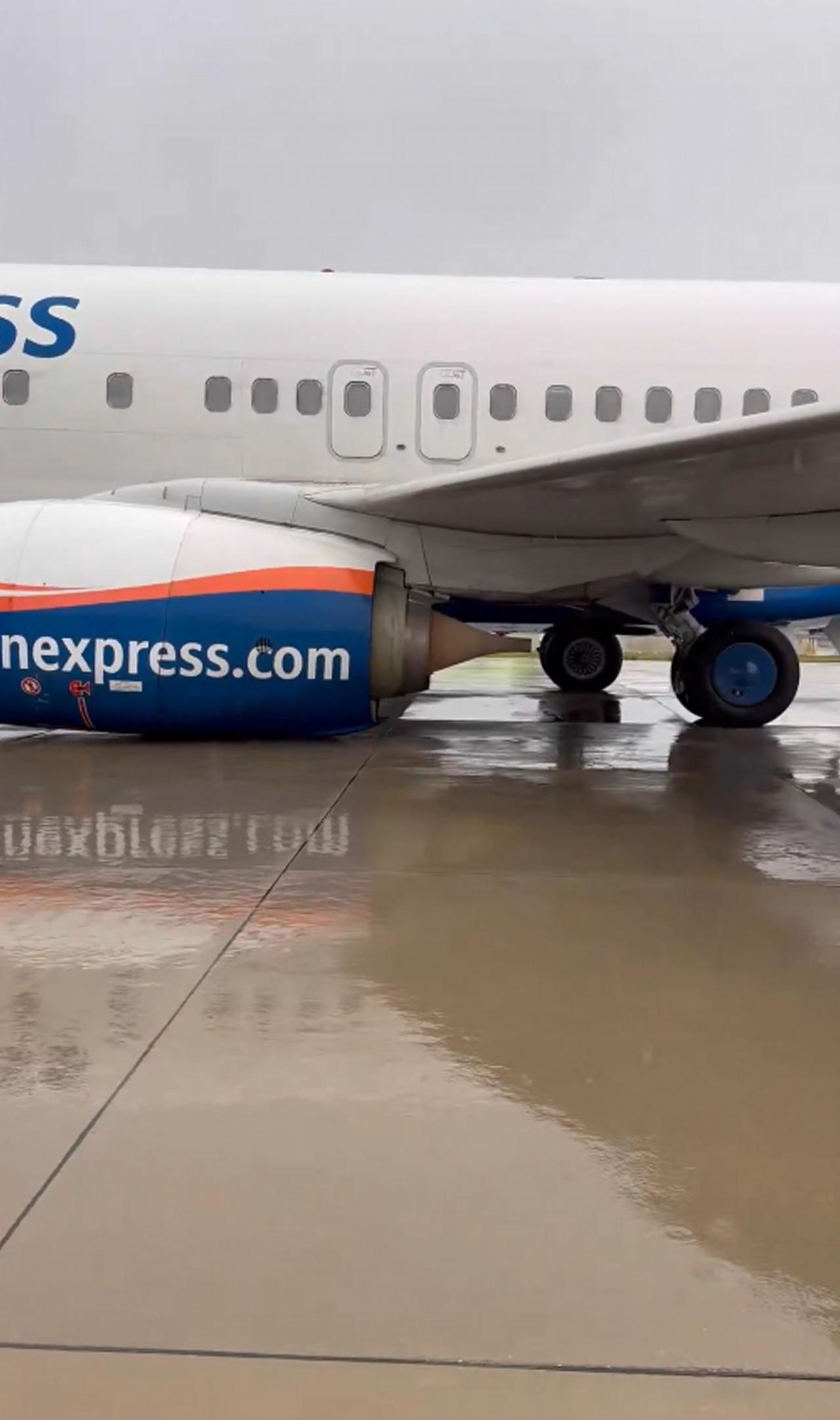 Kalkışta uçağın tekerleği koptu