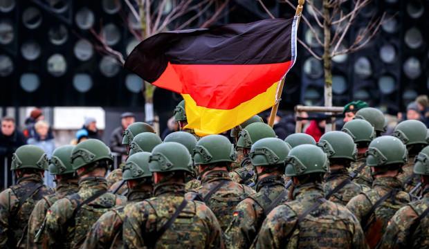 Alman ordusu harekete ge&ccedil;ti! Tarihlerinde bir ilk