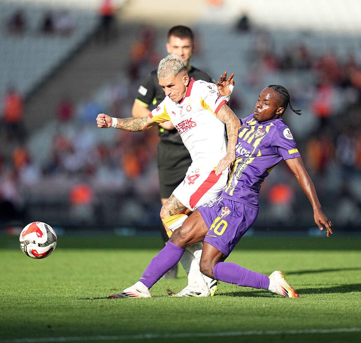 Trendyol Süper Lig'de sezonun ilk yarısında oynanan Eyüpspor - Galatasaray maçından bir görsel.