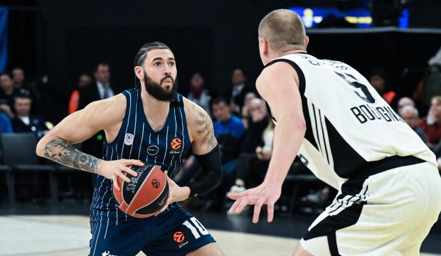 Anadolu Efes, İtalyan takımını farka boğdu