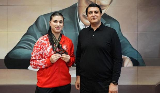 Avrupa rekortmeni B&uuml;şra &Ccedil;an, Başkan Yılmaz'a konuk oldu