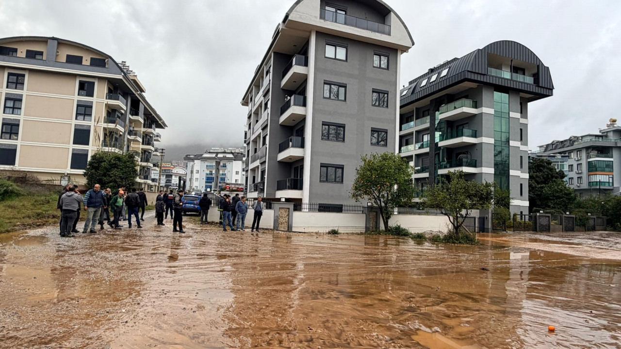 Antalya'yı sağanak vurdu