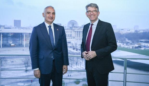 Bakan Ersoy ve Alman Bakan Weimer sergi &ouml;ncesi buluştu