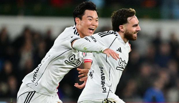 Beşiktaş'ın Koreli golc&uuml;s&uuml; takım arkadaşına &ouml;vg&uuml;ler yağdırdı: Konuşmaya gerek kalmıyor