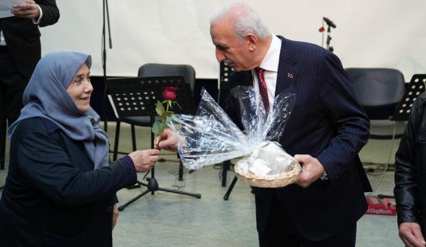 &Uuml;mraniye'de anlamlı program: Bir Yastıkta Kırk Yıl Vefa gecesi