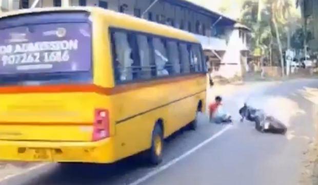 Hindistan'da mucizevi kurtuluş: Otob&uuml;s şof&ouml;r&uuml;n&uuml;n refleksi faciayı &ouml;nledi