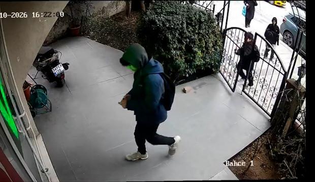 İstanbul'da bir grup &ccedil;ocuk, veteriner kliniğine torpil atıp ka&ccedil;tı