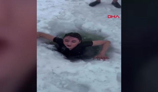 İstanbul'dan gelen y&uuml;z&uuml;c&uuml;ler dondurucu soğukta &Ccedil;ıldır G&ouml;l&uuml;'ne girdi