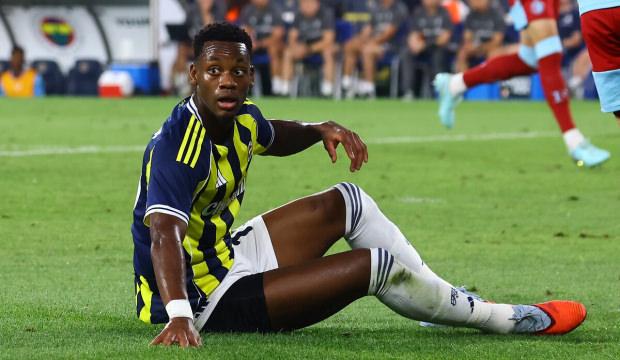 Duran'a &uuml;lkesinden sert eleştiri: 'Kişiliği y&uuml;z&uuml;nden transferi askıya alındı'