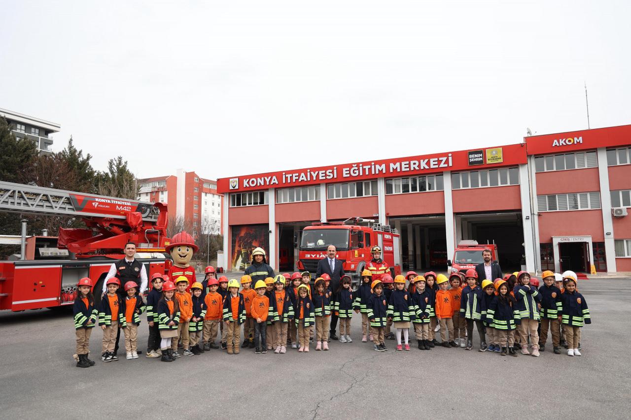 “Kahraman Çocuklar İtfaiyecilerle Öğreniyor”