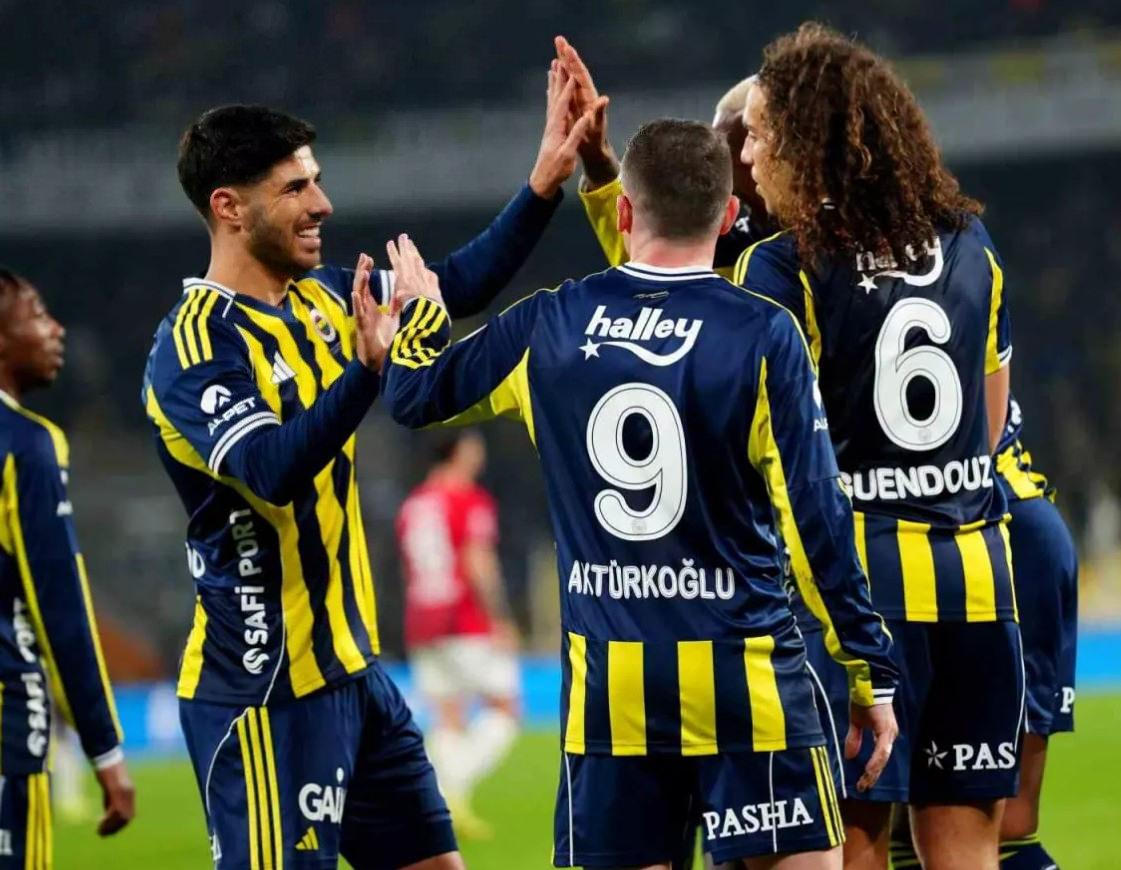 Fenerbahçe'de Kerem Aktürkoğlu ve Musaba ceza sınırında