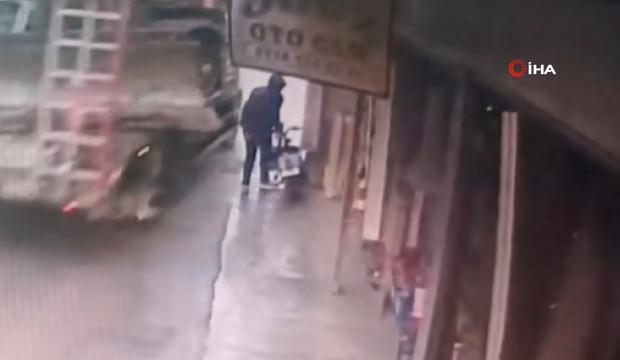 Manisa&rsquo;da korku dolu anlar kamerada: Lise &ouml;ğrencisi &ouml;l&uuml;mden d&ouml;nd&uuml;