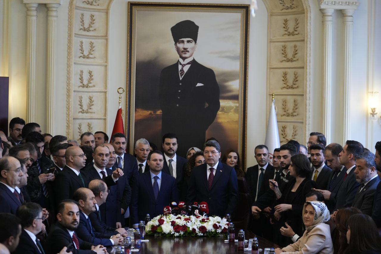 Cumhurbaşkanlığı kararı ile Resmi Gazete'de yayımlanan karar sonrası Yılmaz Tunç, Adalet Bakanlığı görevini Akın Gürlek'e devretti.