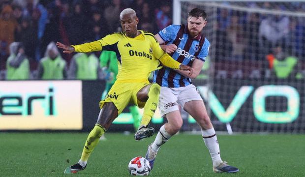 Olay yorum: "Oyuncu 'Eyvah atıldım' diyor, hakem kırmızı g&ouml;stermiyor"