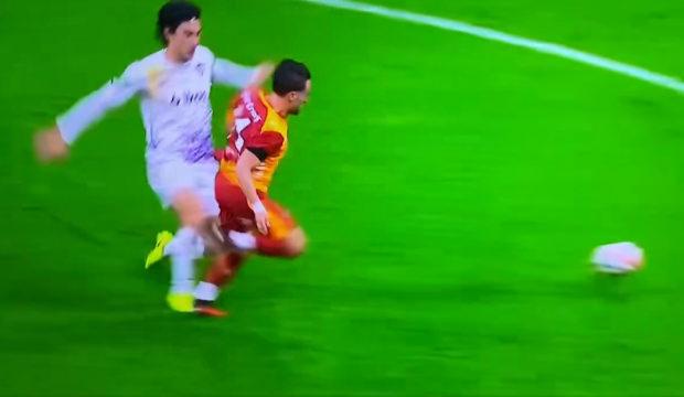 Rams Park'ta kırmızı kart &ccedil;ıktı! Ey&uuml;pspor 10 kişi kaldı