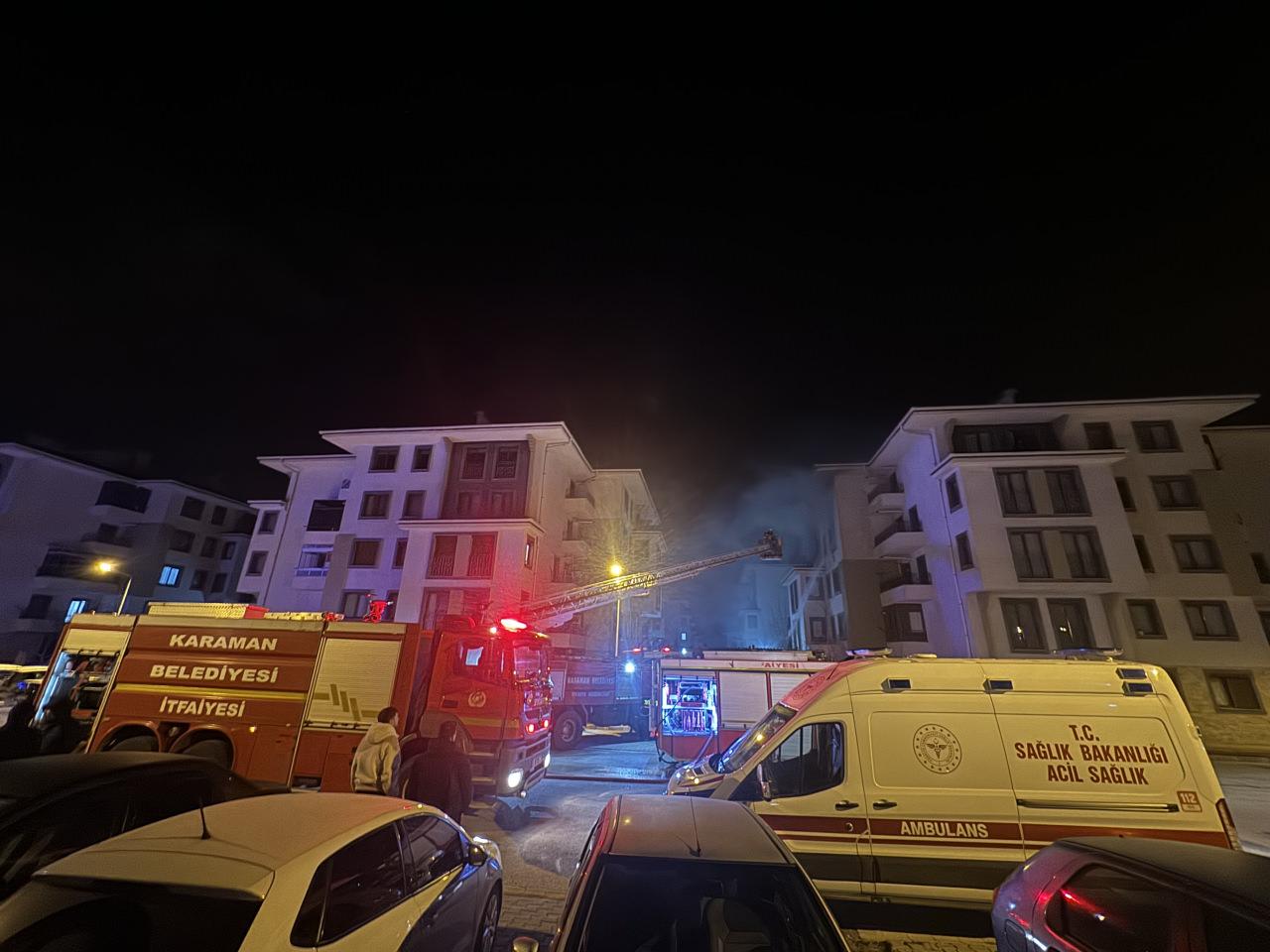 Karaman'da binada çıkan yangında 10 kişi dumandan etkilendi.