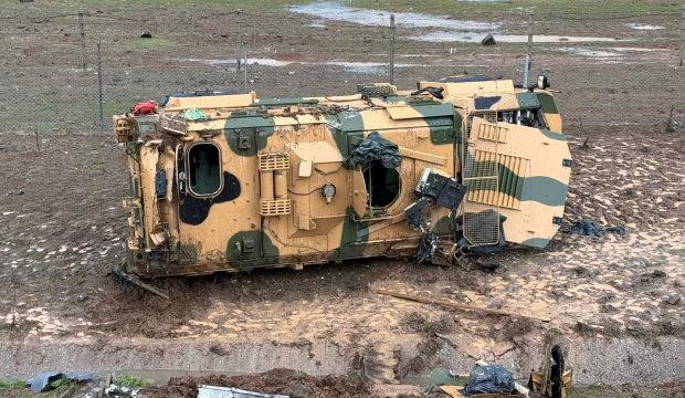 TAG Otoyolu'nda kontrolden &ccedil;ıkan askeri ara&ccedil; devrildi: 10 asker yaralandı