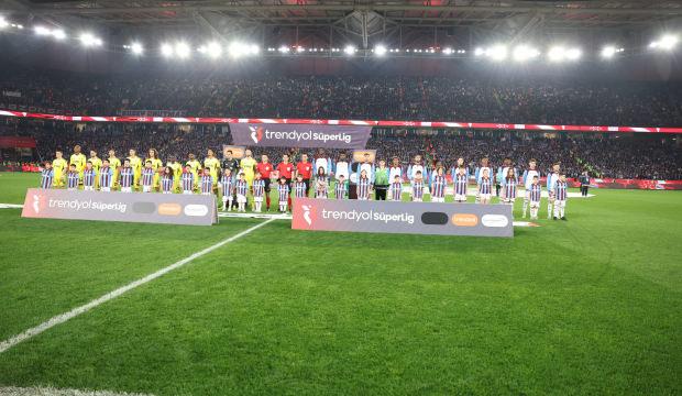 Trabzonspor-Fenerbah&ccedil;e ma&ccedil;ı sonrası isyan! Trib&uuml;nlerde "İstifa" sesleri