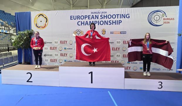 T&uuml;rkiye'de rekor &uuml;st&uuml;ne rekor kıran Mardinli Elif Avrupa şampiyonu oldu