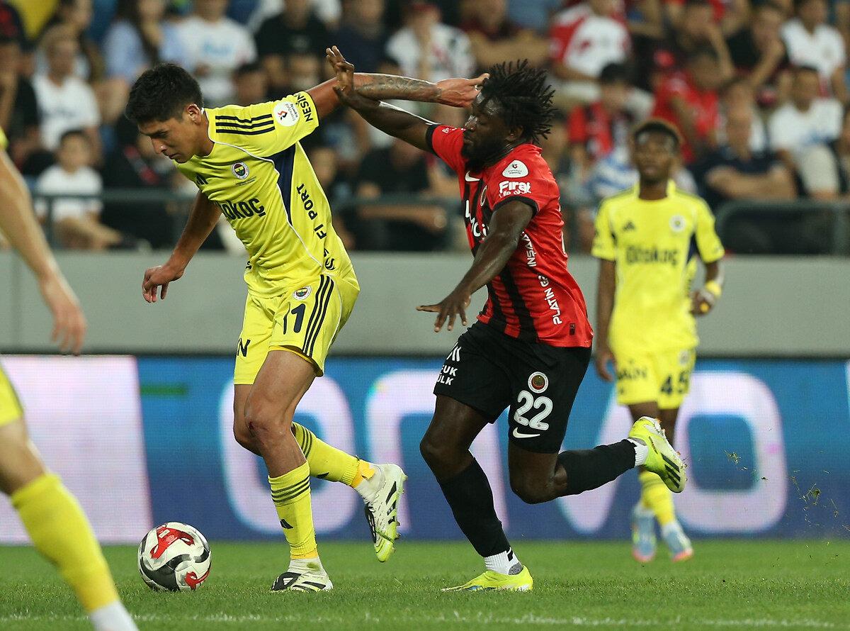 Süper Lig'in ilk yarısında Ankara'da oynanan Gençlerbirliği-Fenerbahçe karşılaşması