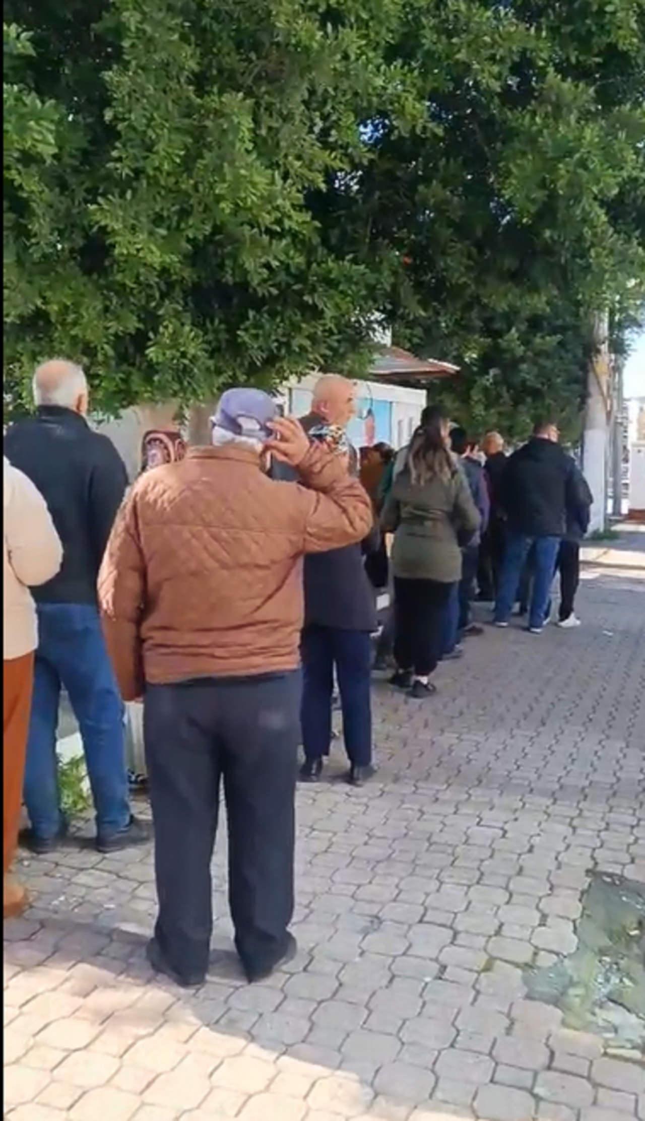 Uygulama kapsamında her gün 6 bin ekmek dağıtılıyor.