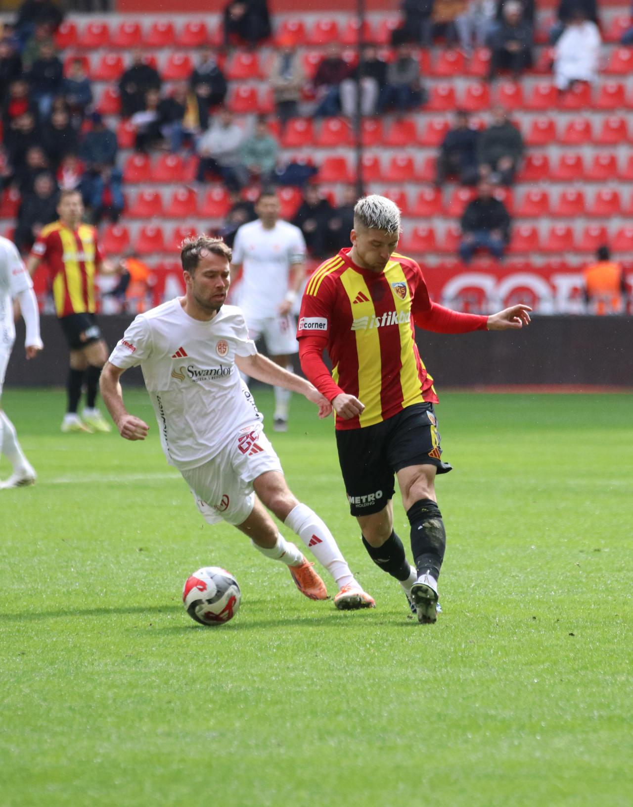 Kayserispor-Antalyaspor karşılaşmasından bir görsel
