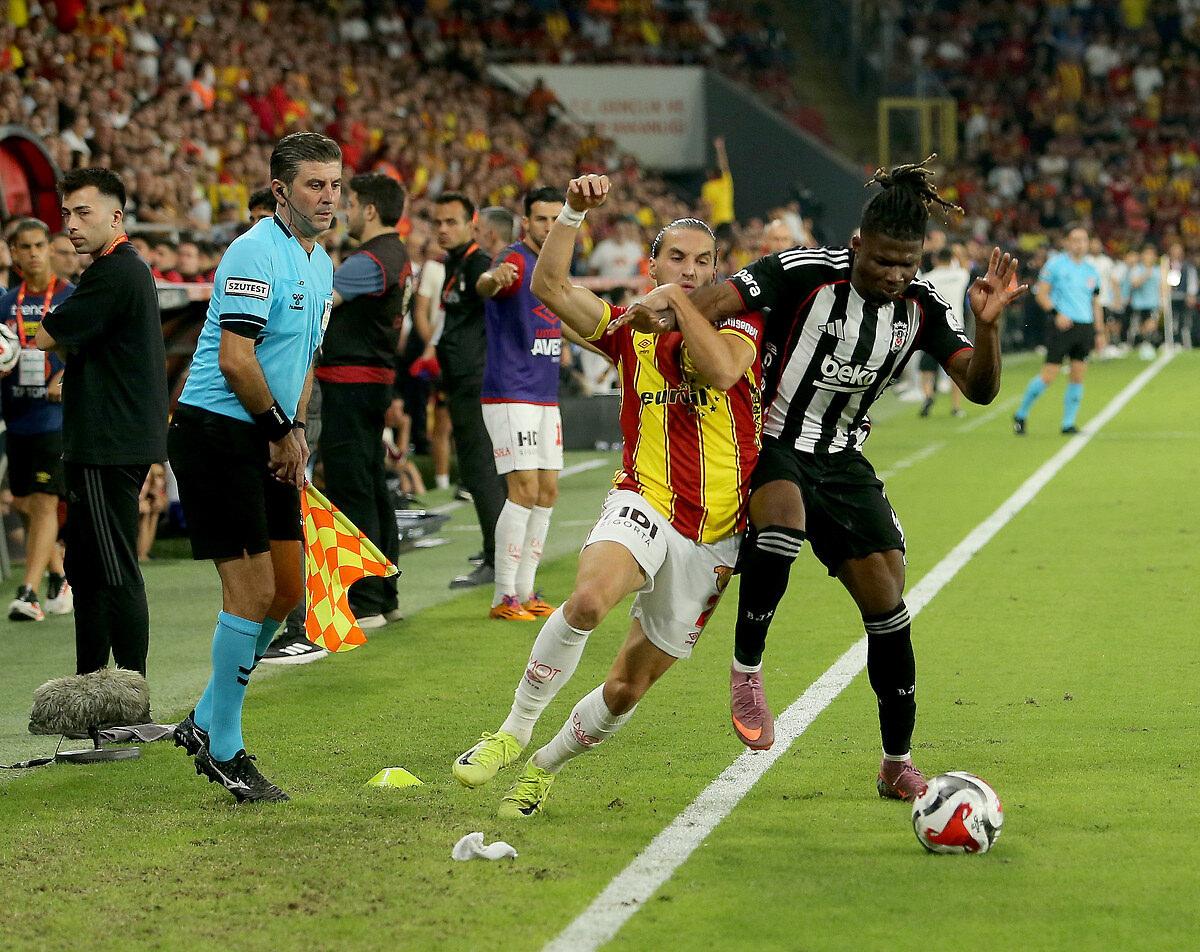 Beşiktaş'ın yıldızlarından El Bilal Toure, Göztepe maçında forma giyemeyecek.