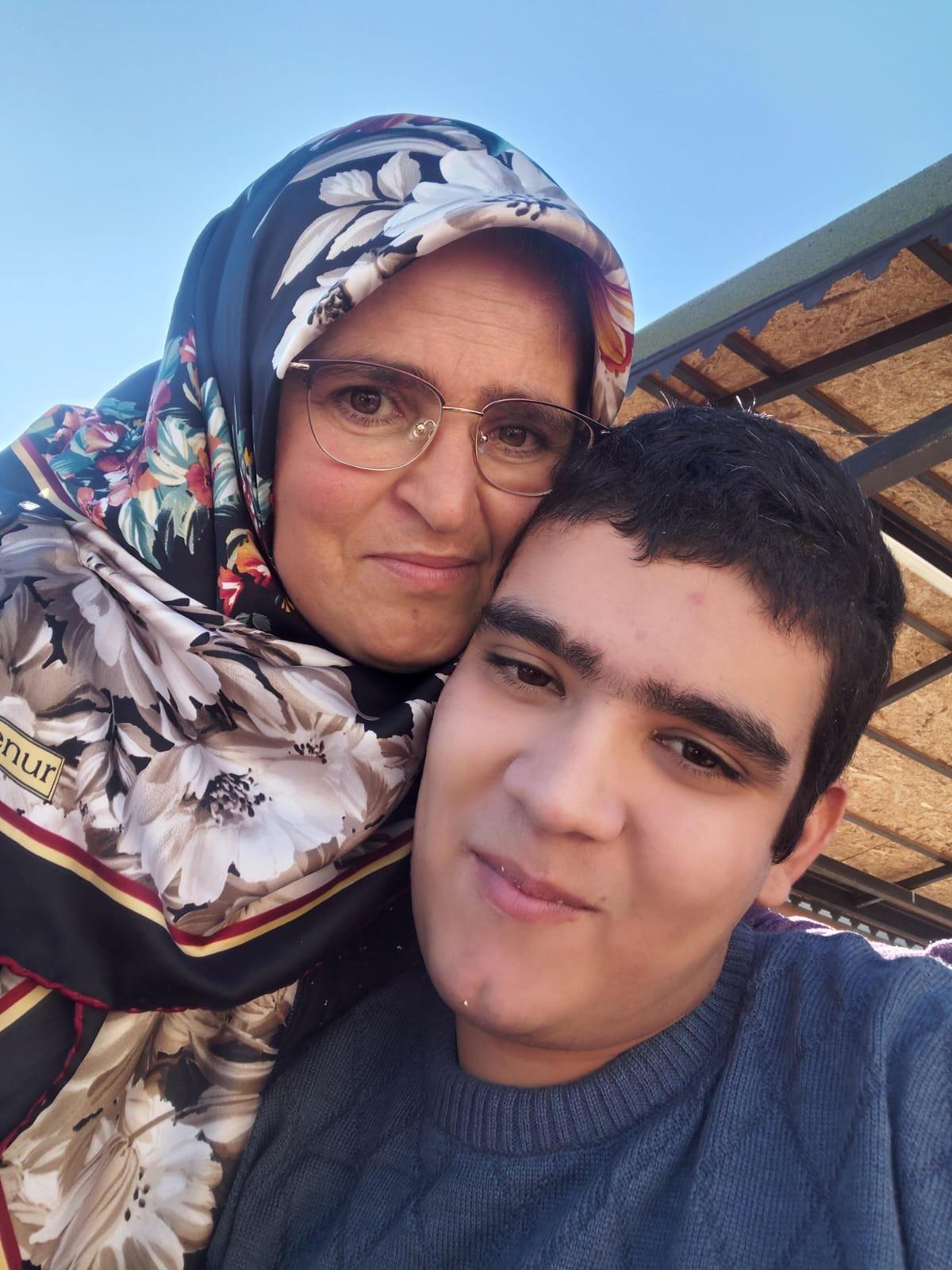 Emine Kinvan ve oğlu Muhammet (19), Kinvan